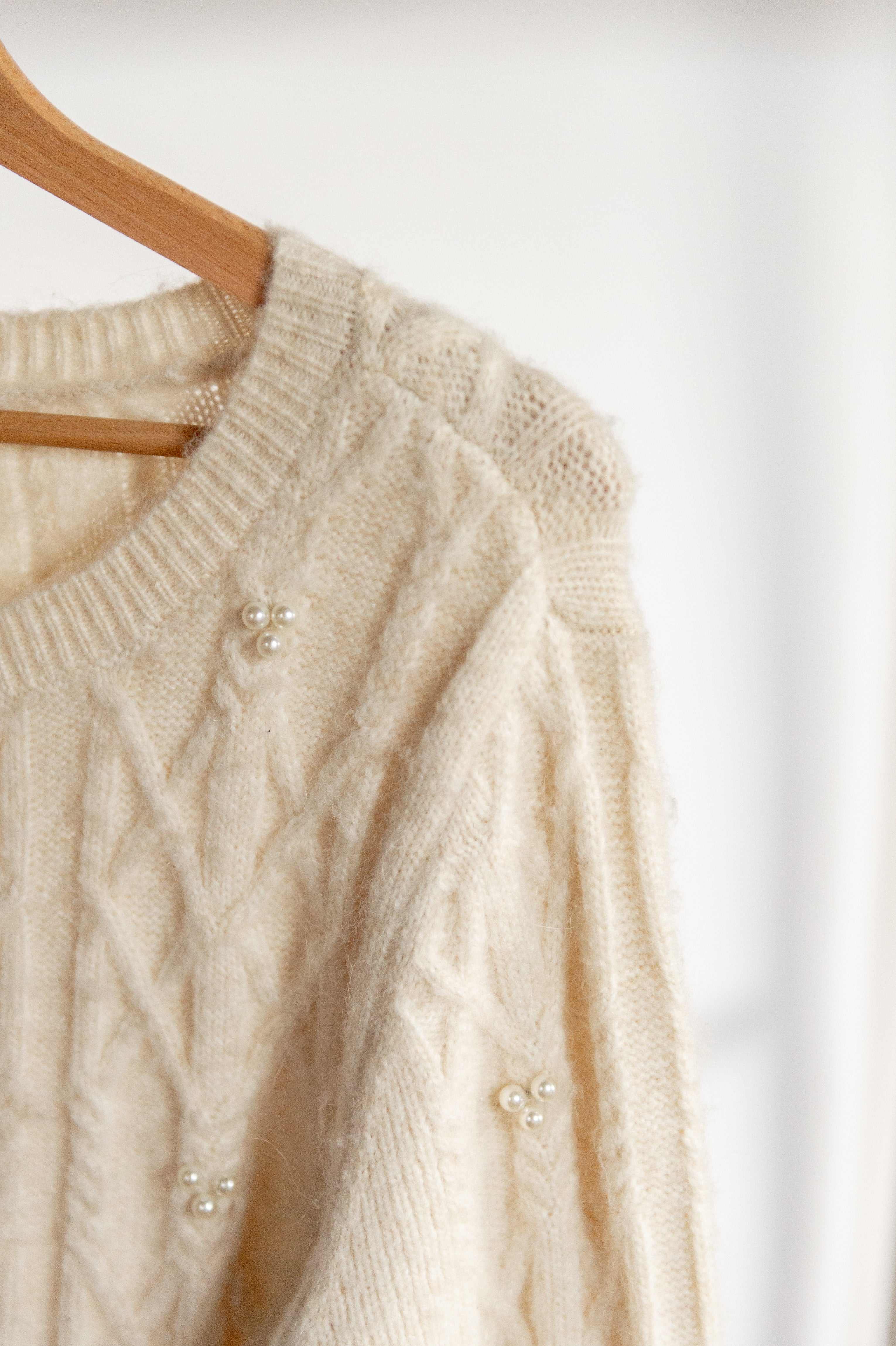 Lente/ Herfst: Kabeltrui creme met pareltjes Studio Anneloes maat M