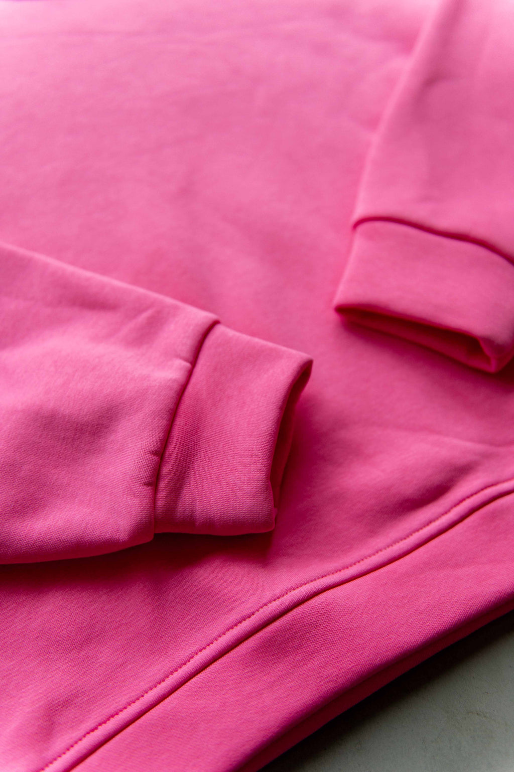 Winter: sweater roze met rode letters