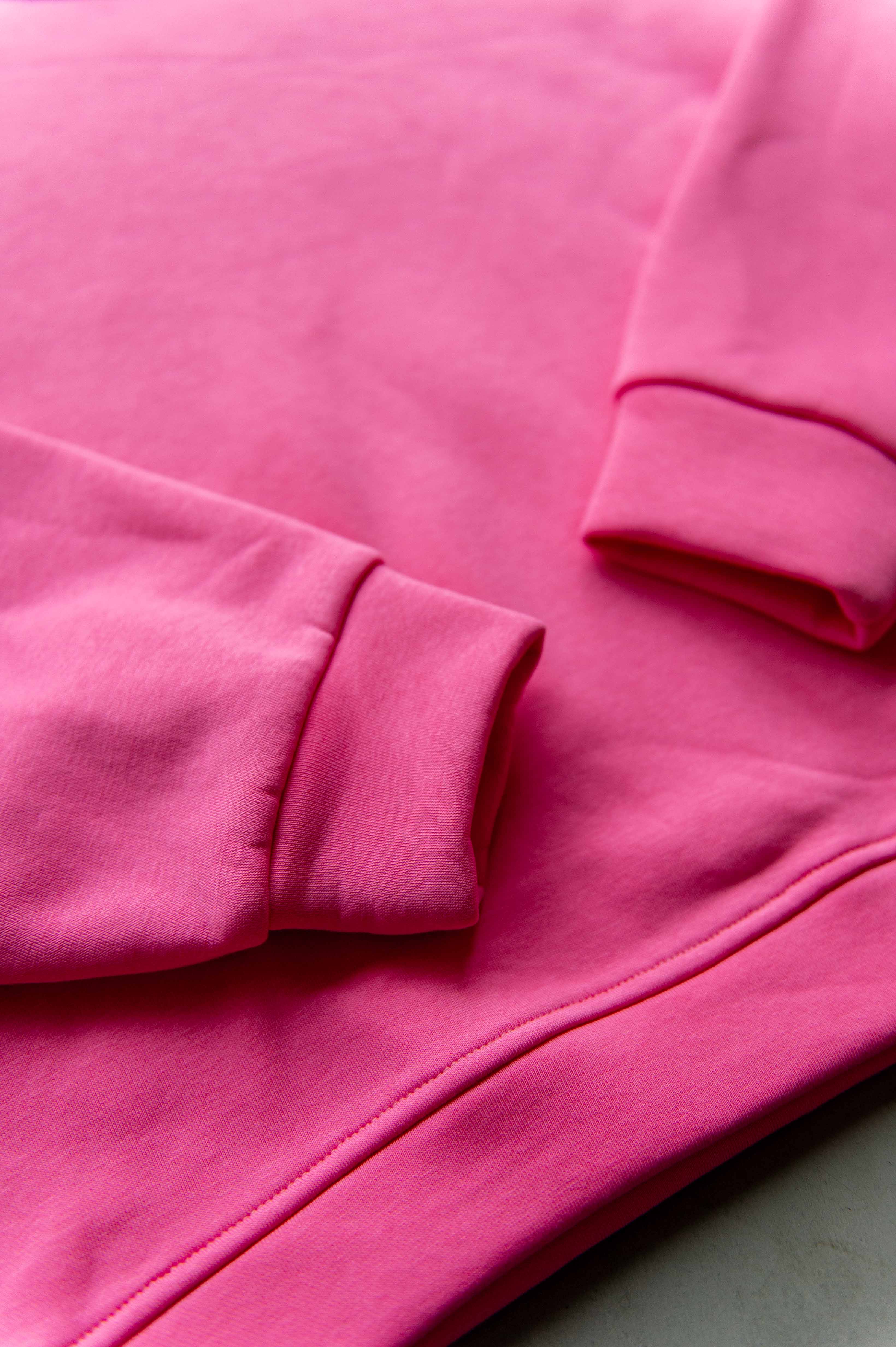 Winter: sweater roze met rode letters