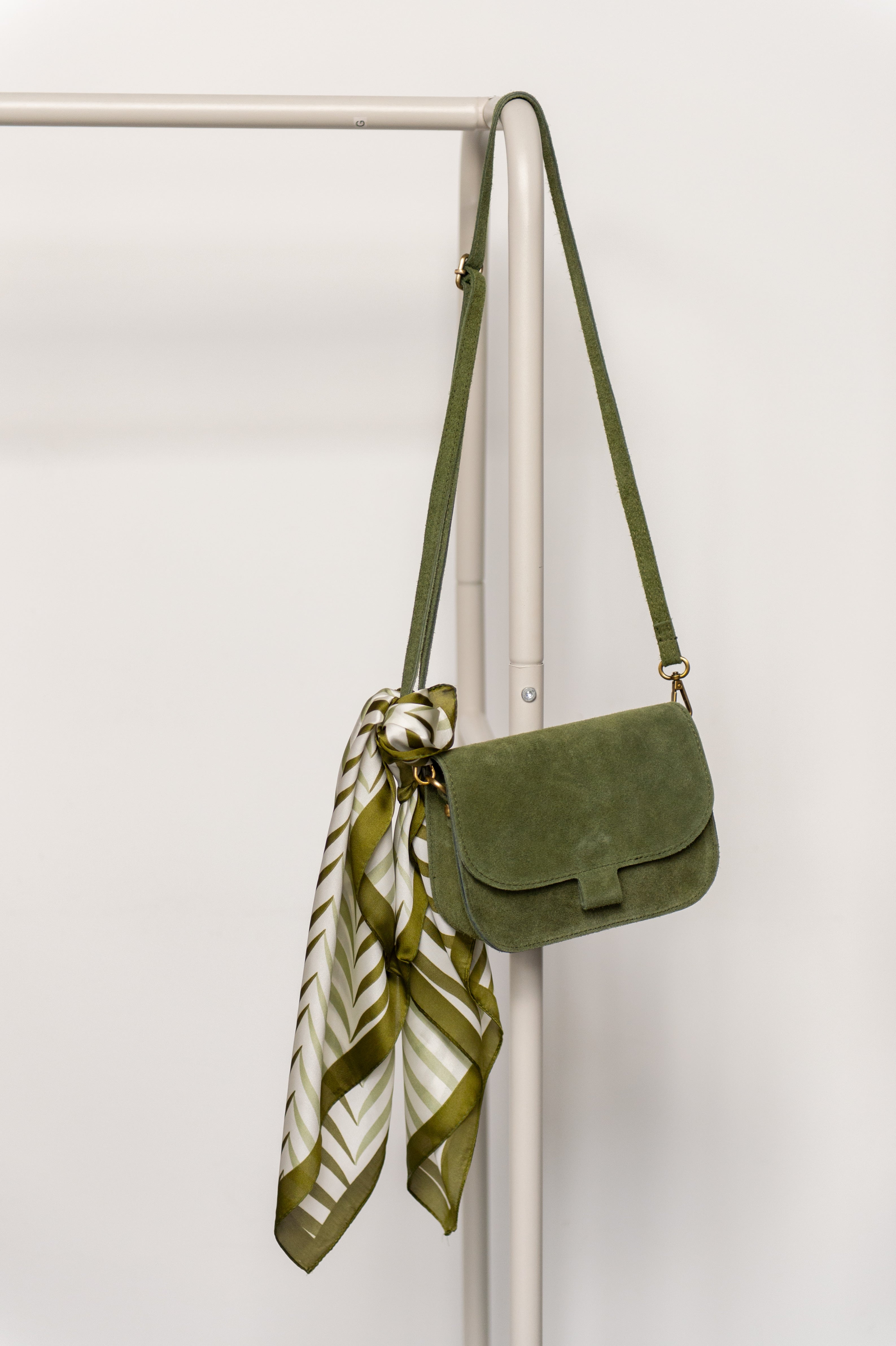 Herfst: Suède tasje nieuw - olijf groen