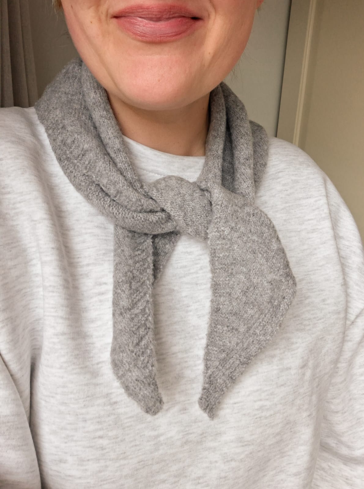 Zomer en Winter: grijs puntsjaaltje